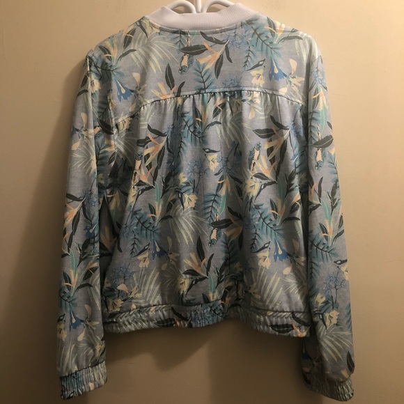 Old navy active wear jacket - Picture 3 of 4